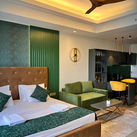 Ocean Breeze Negombo- Tidesend Luxury Beach Apartments Dış mekan fotoğraf
