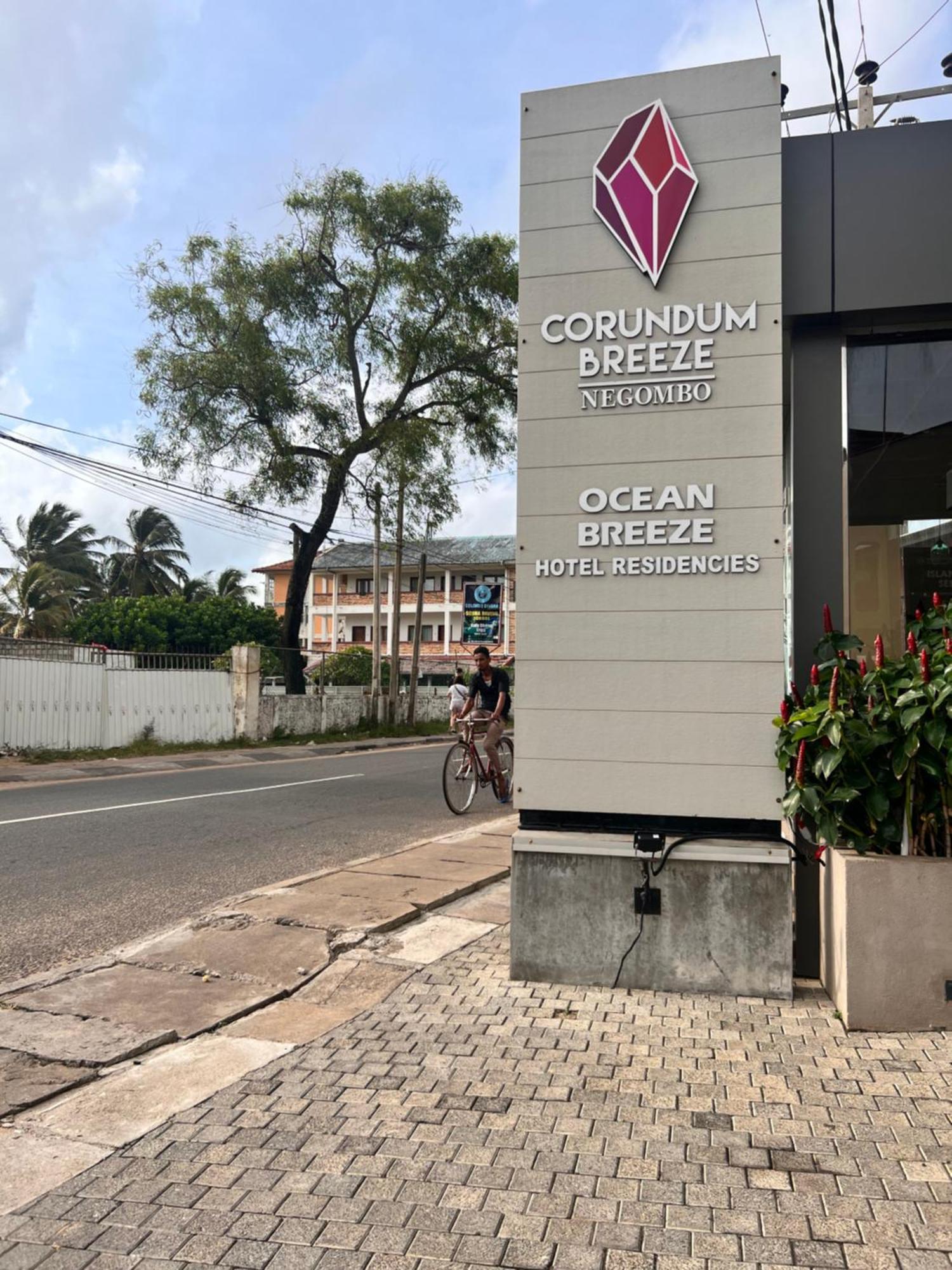 Ocean Breeze Negombo- Tidesend Luxury Beach Apartments Dış mekan fotoğraf