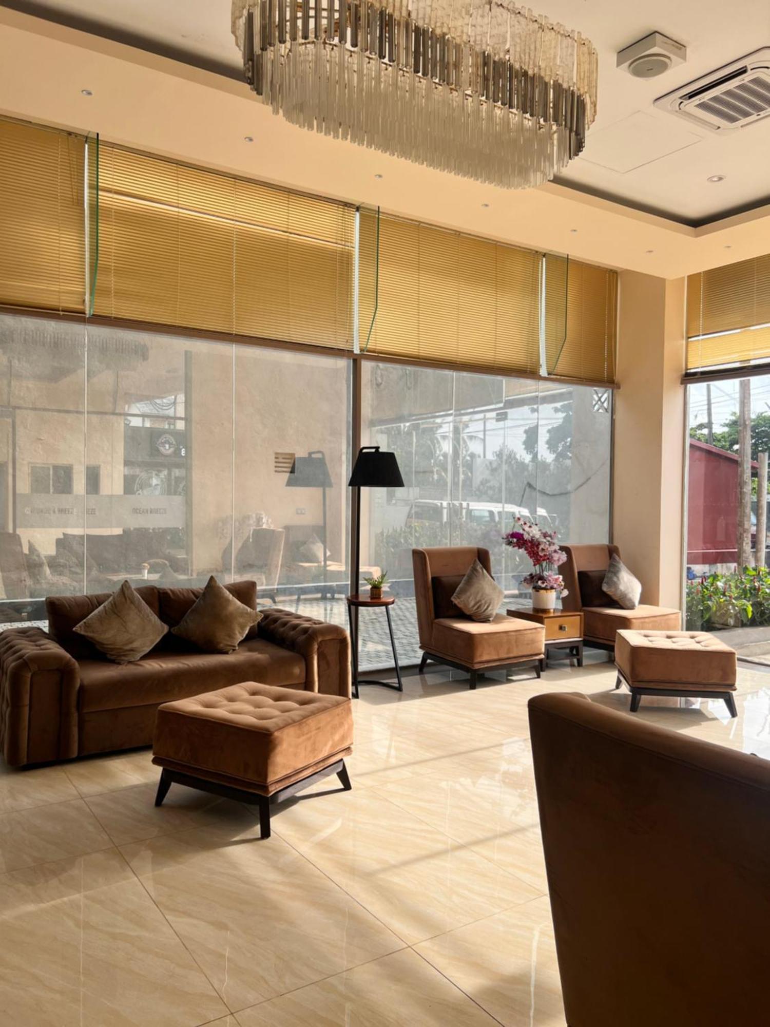 Ocean Breeze Negombo- Tidesend Luxury Beach Apartments Dış mekan fotoğraf