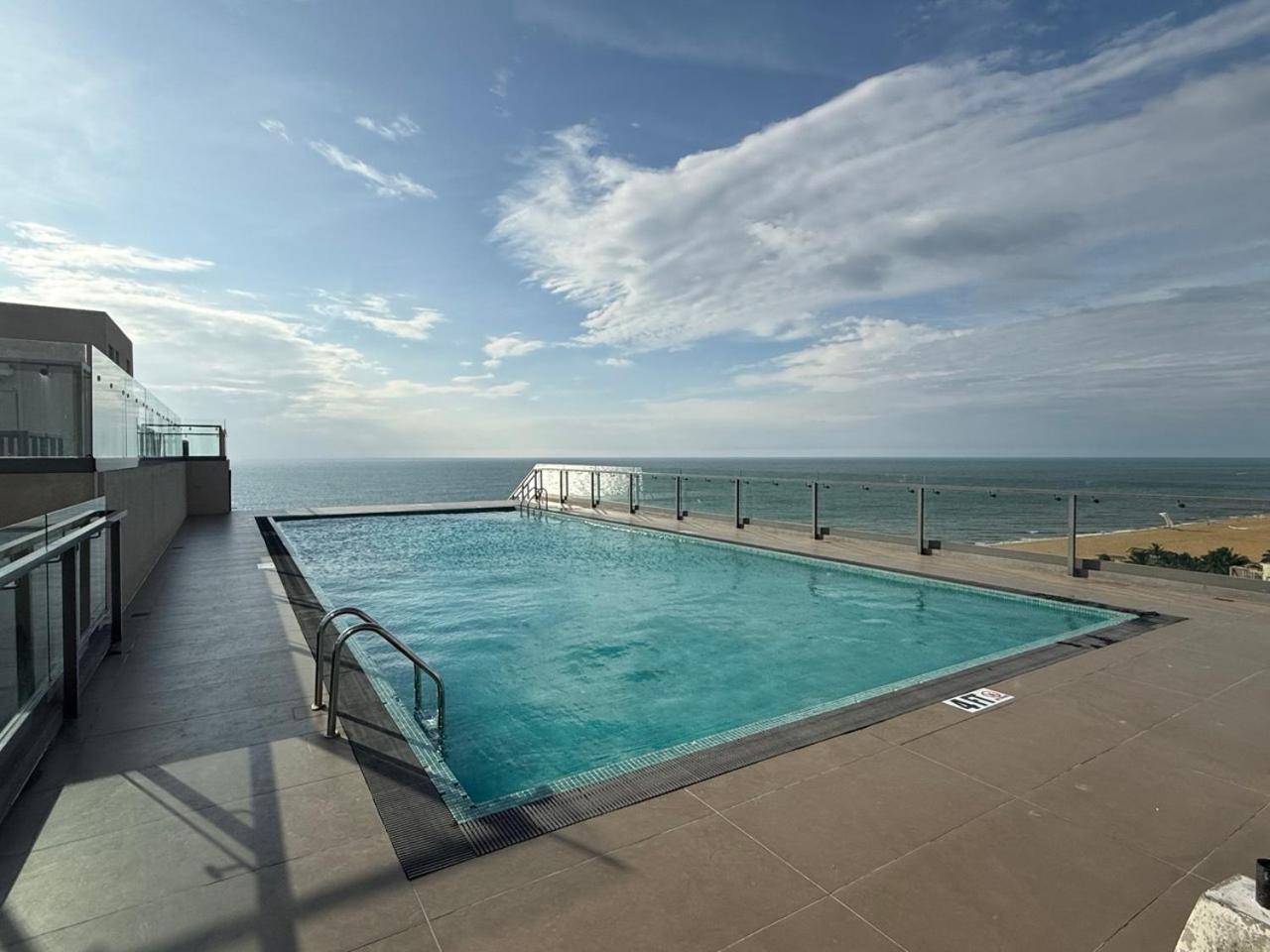 Ocean Breeze Negombo- Tidesend Luxury Beach Apartments Dış mekan fotoğraf