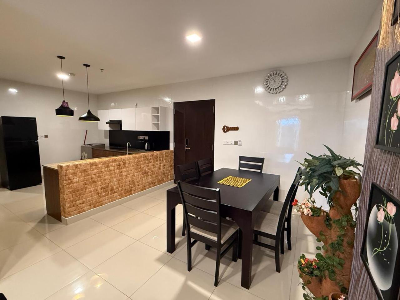 Ocean Breeze Negombo- Tidesend Luxury Beach Apartments Dış mekan fotoğraf