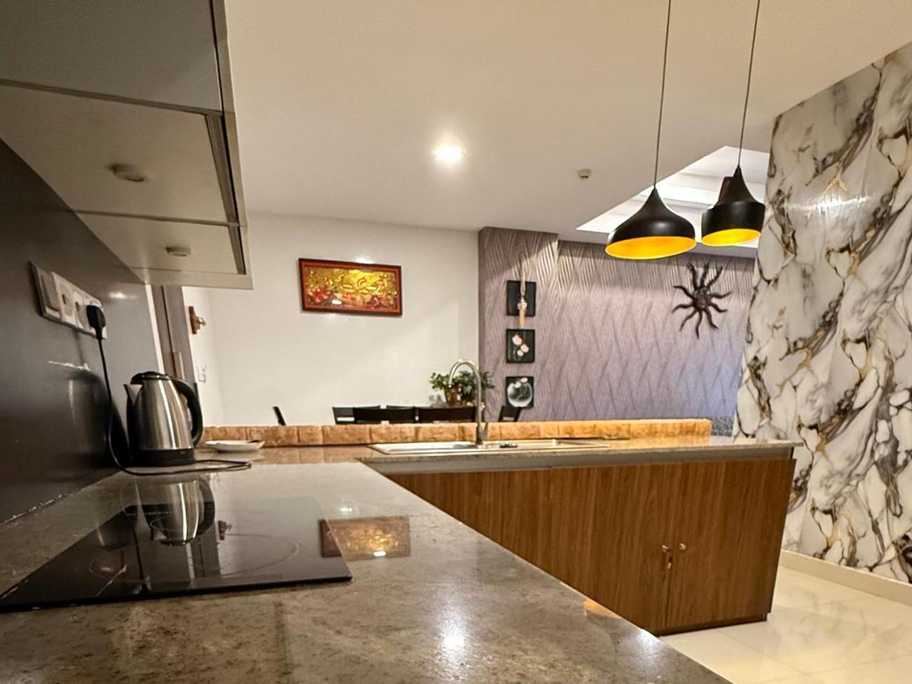Ocean Breeze Negombo- Tidesend Luxury Beach Apartments Dış mekan fotoğraf
