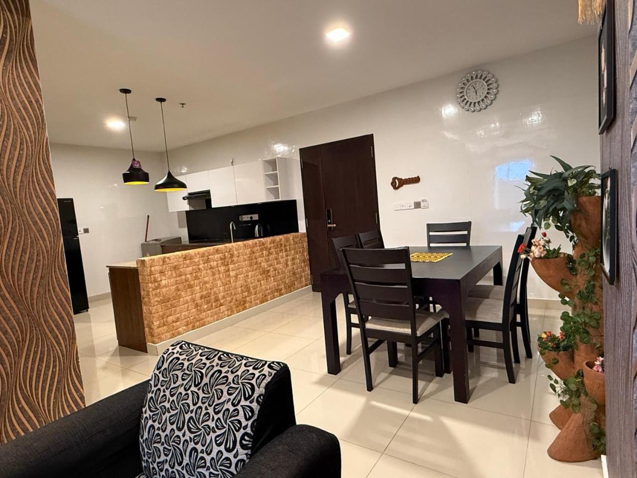 Ocean Breeze Negombo- Tidesend Luxury Beach Apartments Dış mekan fotoğraf