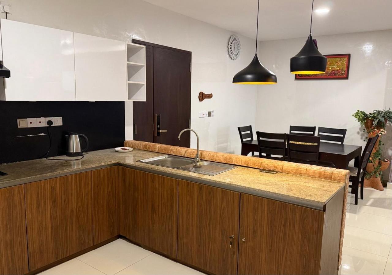 Ocean Breeze Negombo- Tidesend Luxury Beach Apartments Dış mekan fotoğraf