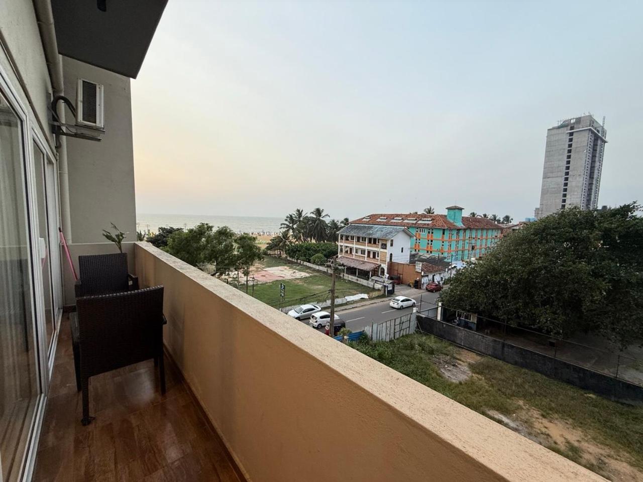 Ocean Breeze Negombo- Tidesend Luxury Beach Apartments Dış mekan fotoğraf
