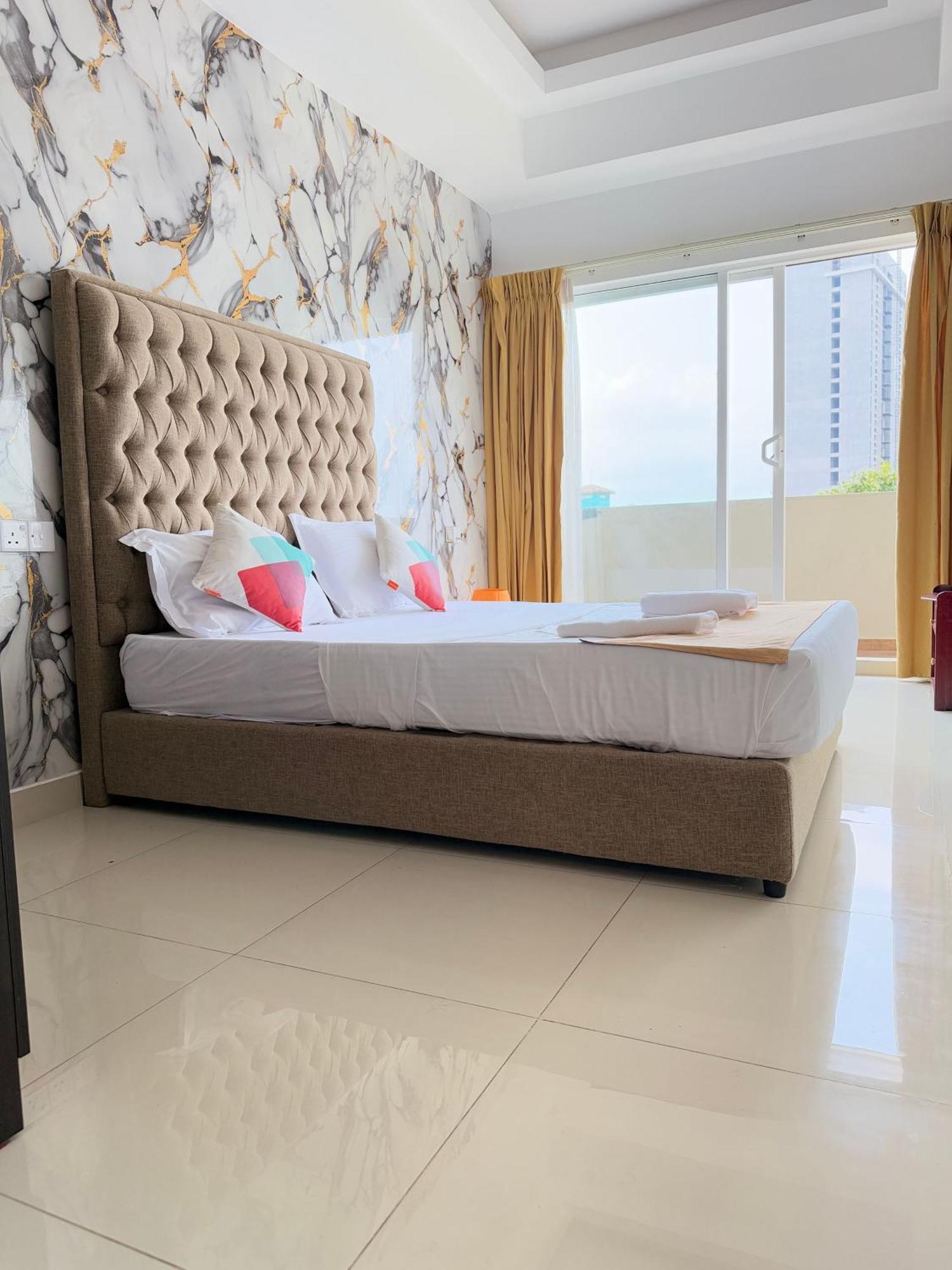 Ocean Breeze Negombo- Tidesend Luxury Beach Apartments Dış mekan fotoğraf