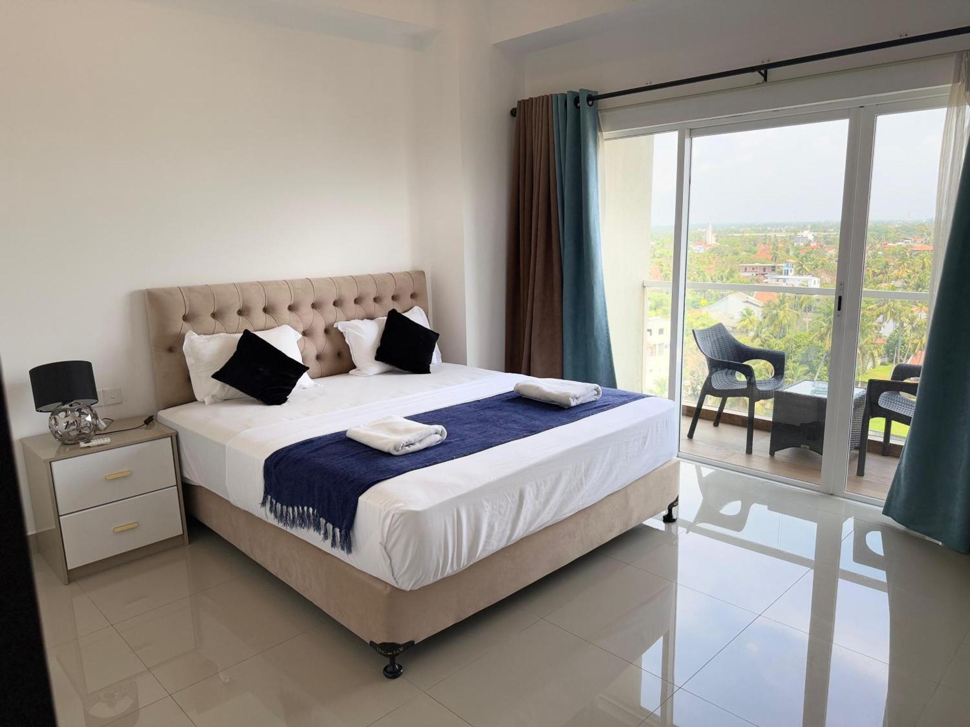 Ocean Breeze Negombo- Tidesend Luxury Beach Apartments Dış mekan fotoğraf