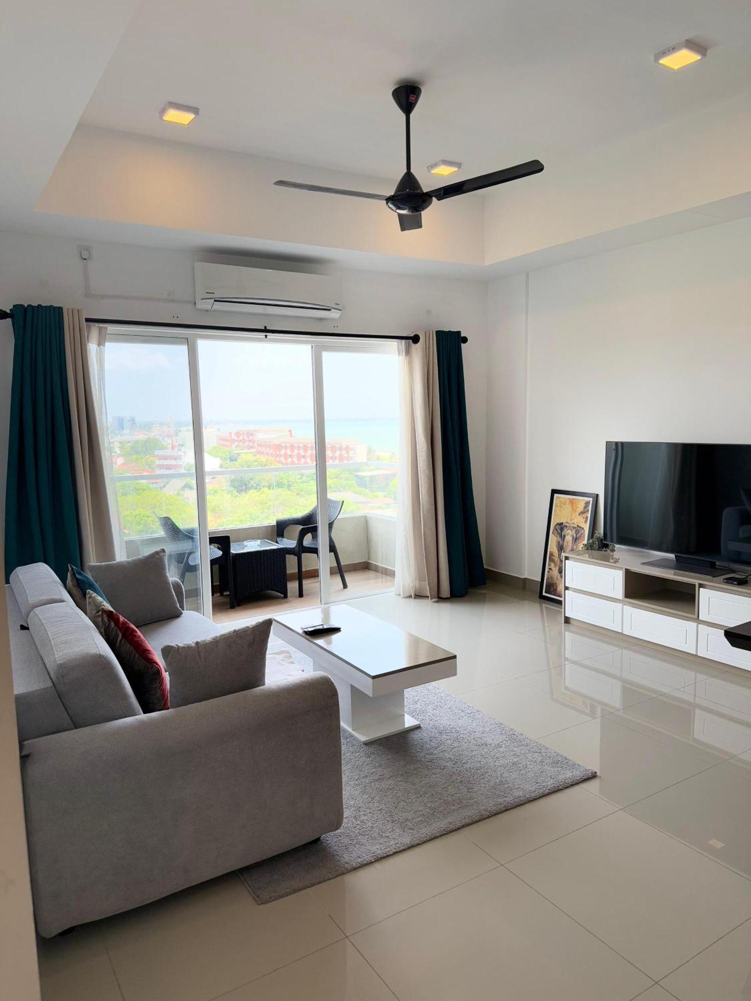 Ocean Breeze Negombo- Tidesend Luxury Beach Apartments Dış mekan fotoğraf