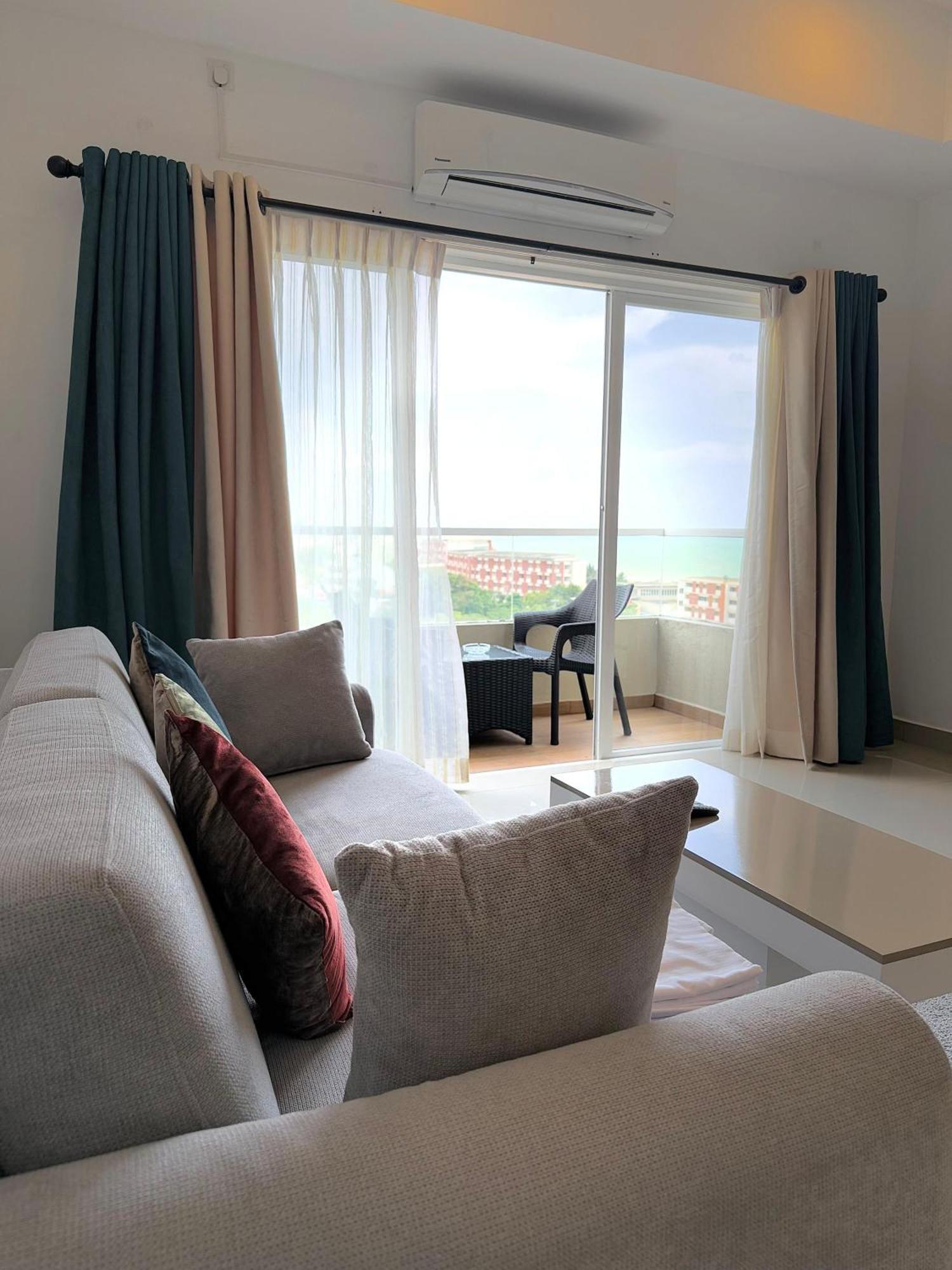 Ocean Breeze Negombo- Tidesend Luxury Beach Apartments Dış mekan fotoğraf