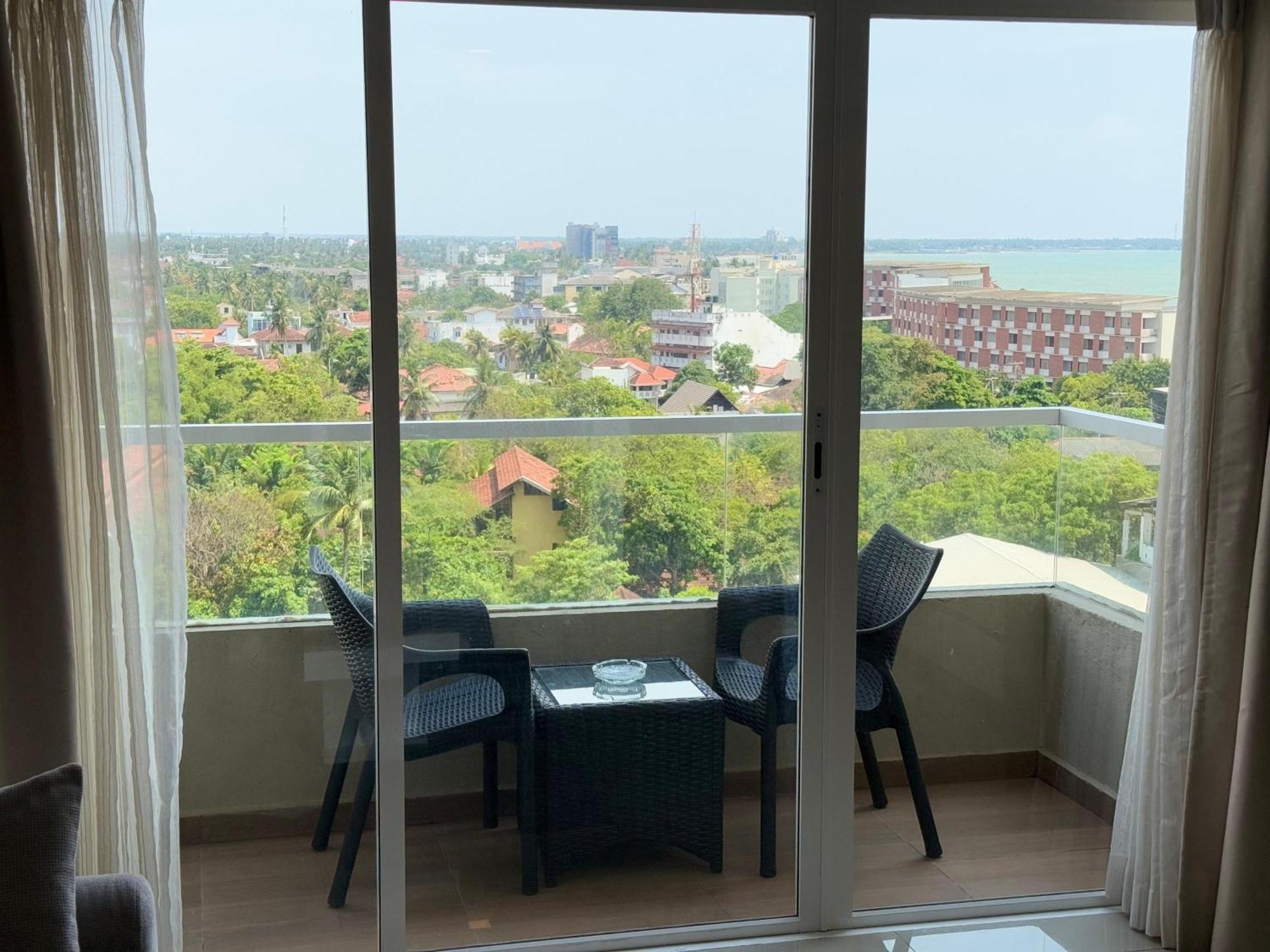 Ocean Breeze Negombo- Tidesend Luxury Beach Apartments Dış mekan fotoğraf