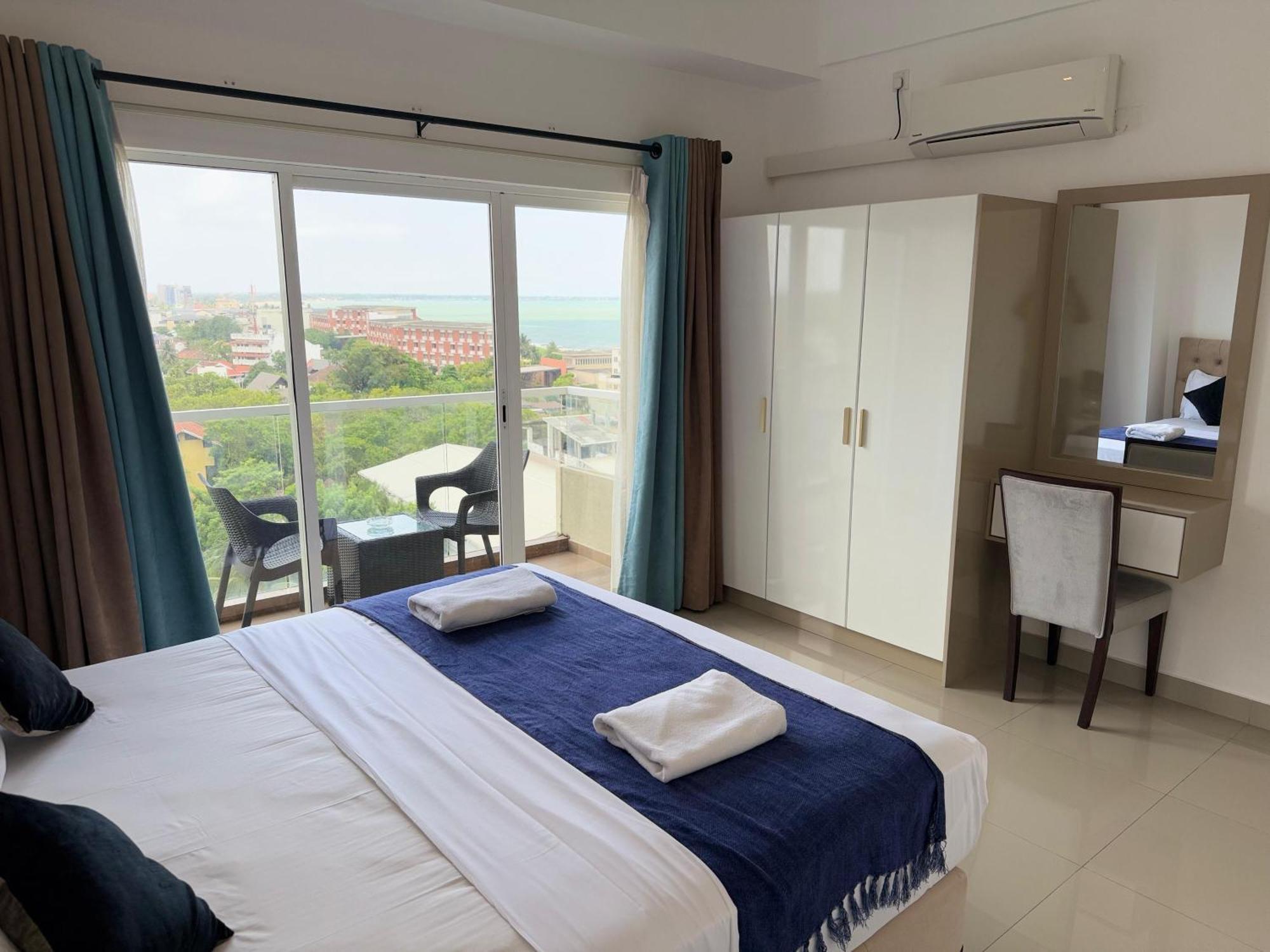 Ocean Breeze Negombo- Tidesend Luxury Beach Apartments Dış mekan fotoğraf