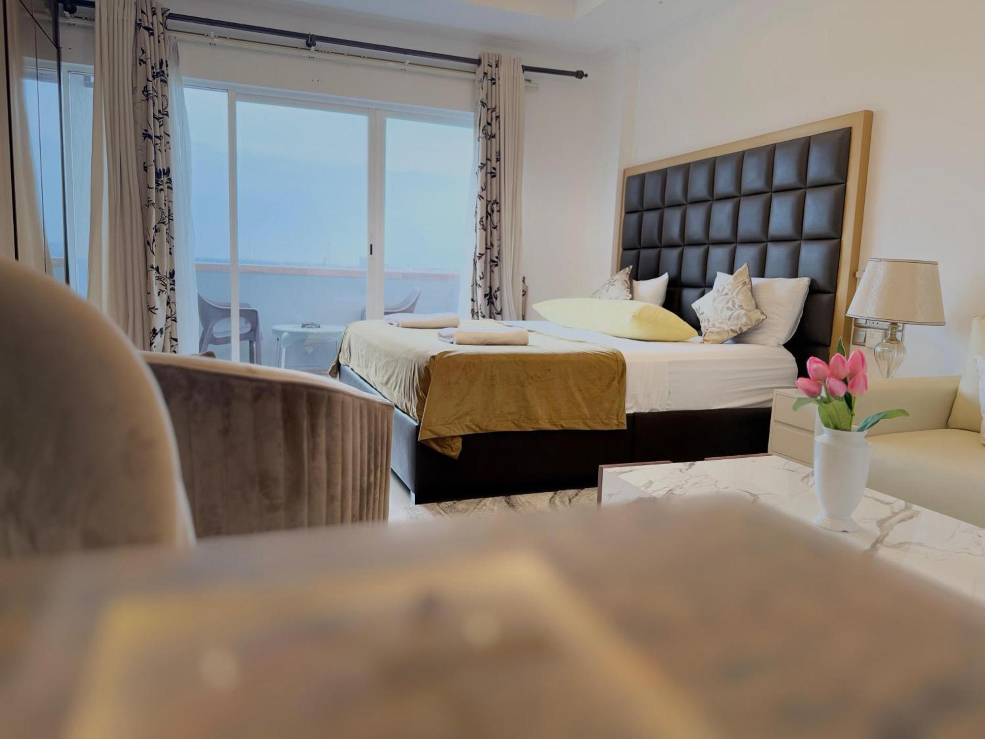 Ocean Breeze Negombo- Tidesend Luxury Beach Apartments Dış mekan fotoğraf