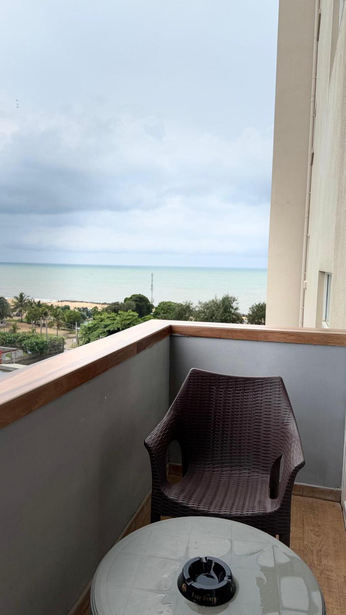 Ocean Breeze Negombo- Tidesend Luxury Beach Apartments Dış mekan fotoğraf