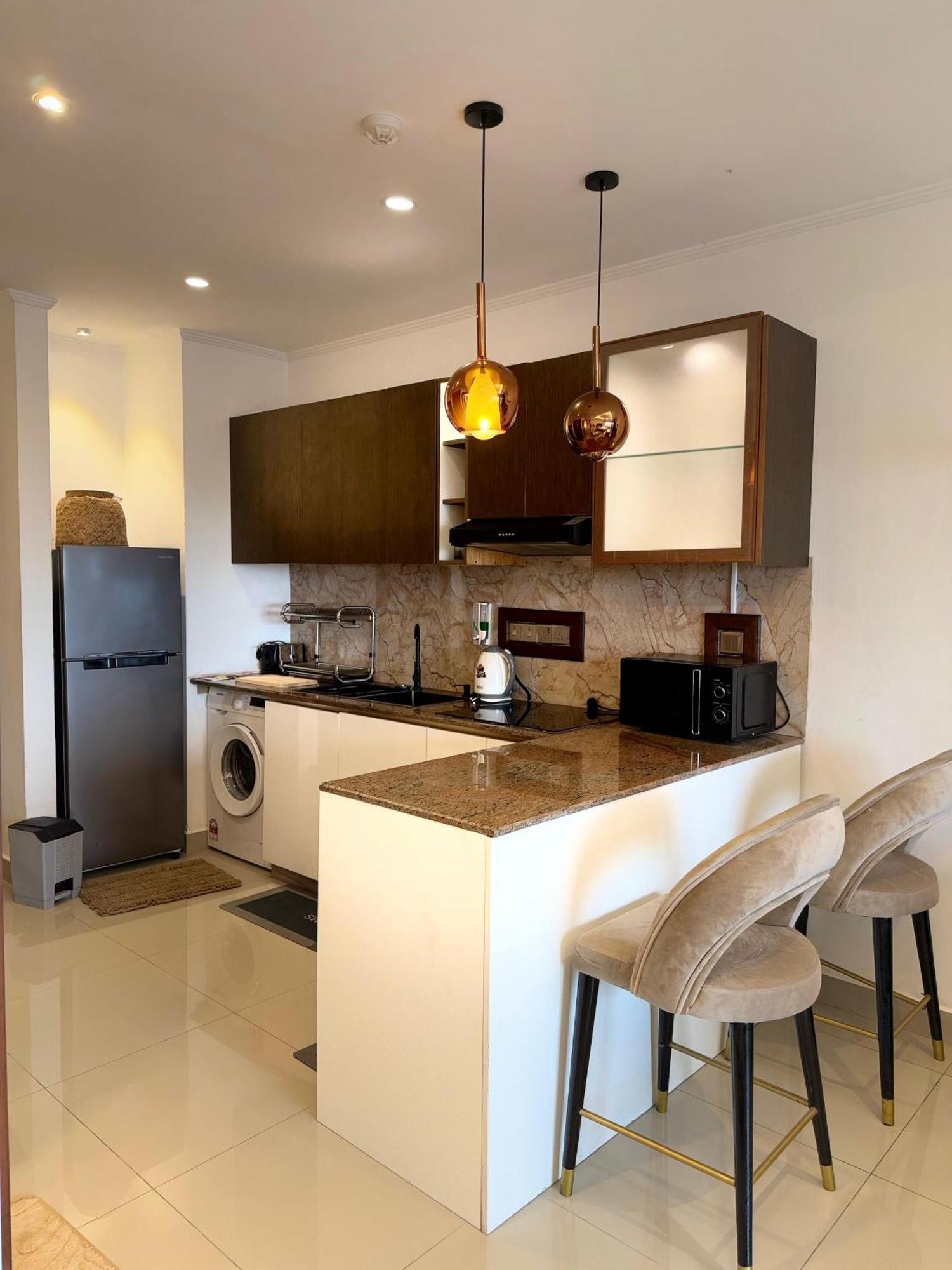 Ocean Breeze Negombo- Tidesend Luxury Beach Apartments Dış mekan fotoğraf