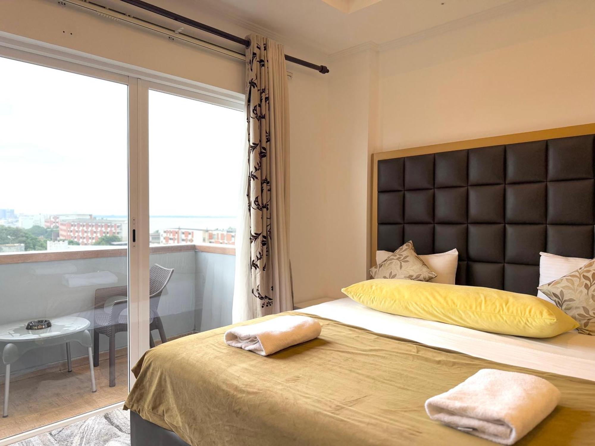 Ocean Breeze Negombo- Tidesend Luxury Beach Apartments Dış mekan fotoğraf