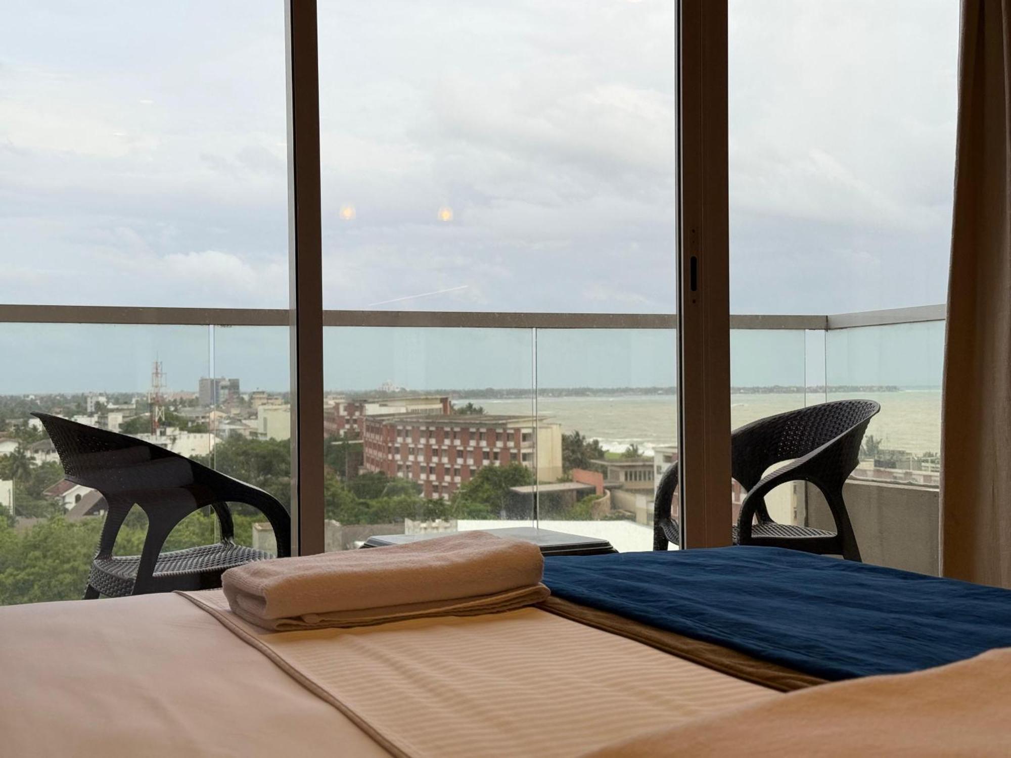 Ocean Breeze Negombo- Tidesend Luxury Beach Apartments Dış mekan fotoğraf