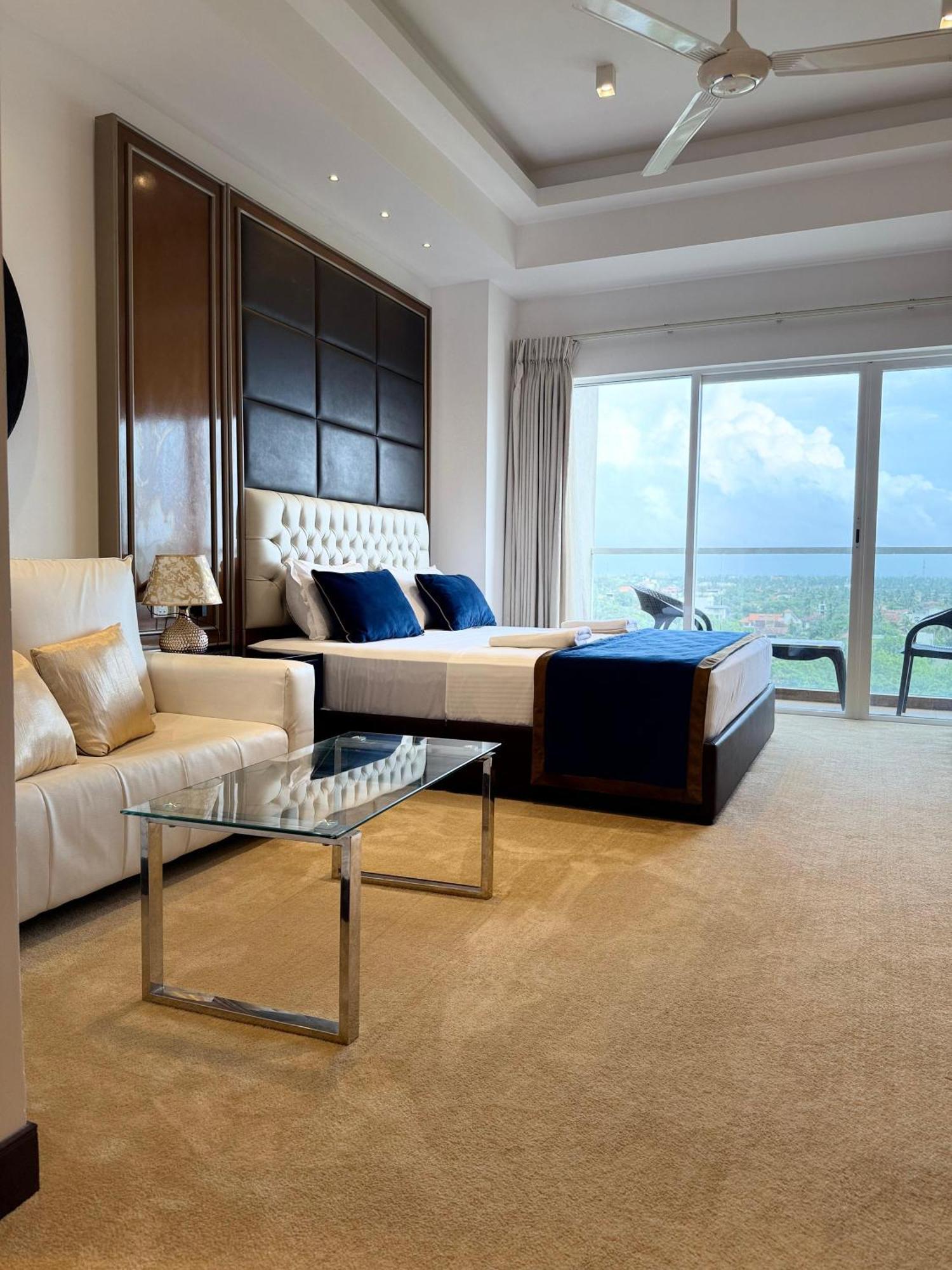 Ocean Breeze Negombo- Tidesend Luxury Beach Apartments Dış mekan fotoğraf