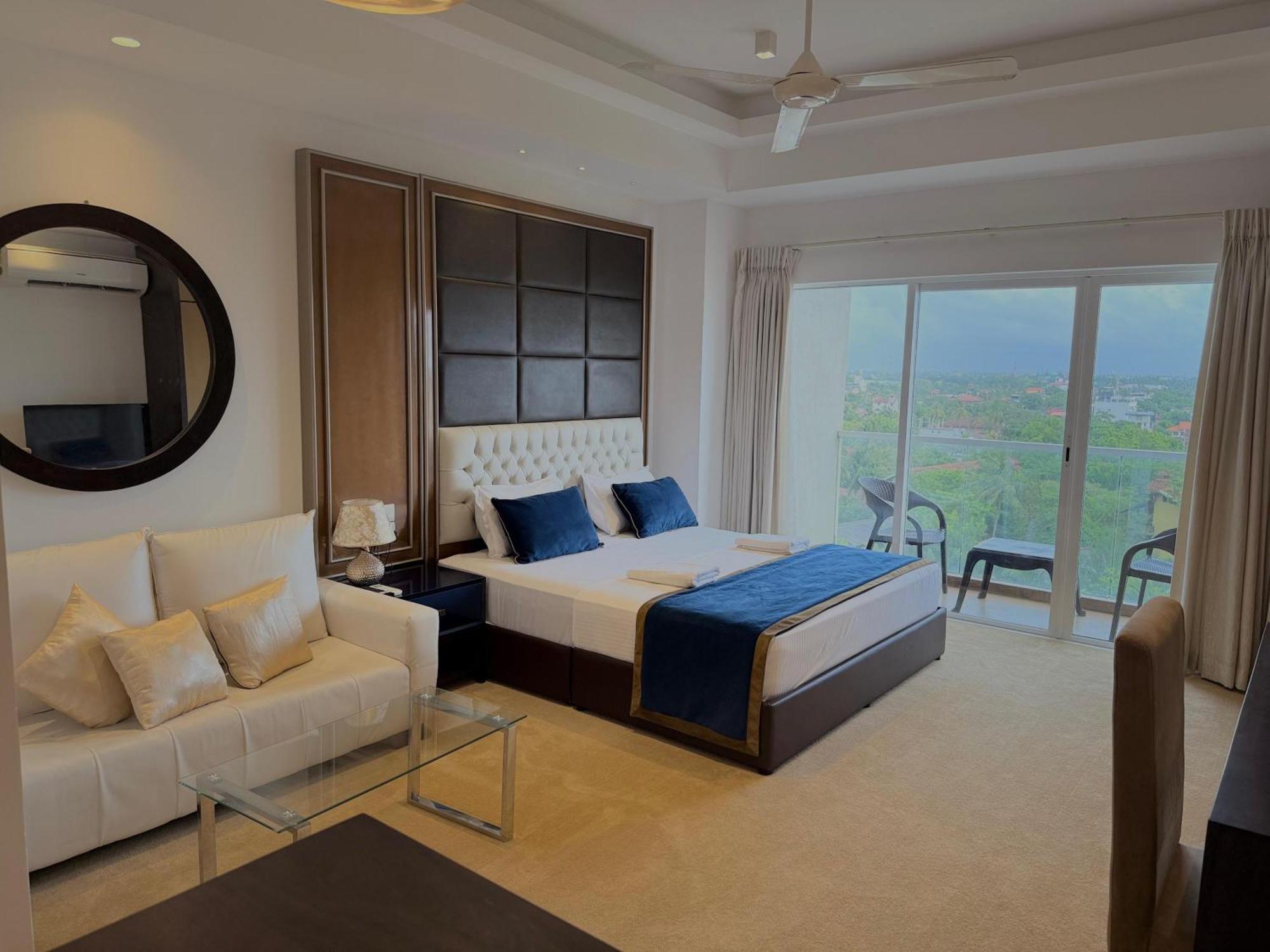 Ocean Breeze Negombo- Tidesend Luxury Beach Apartments Dış mekan fotoğraf