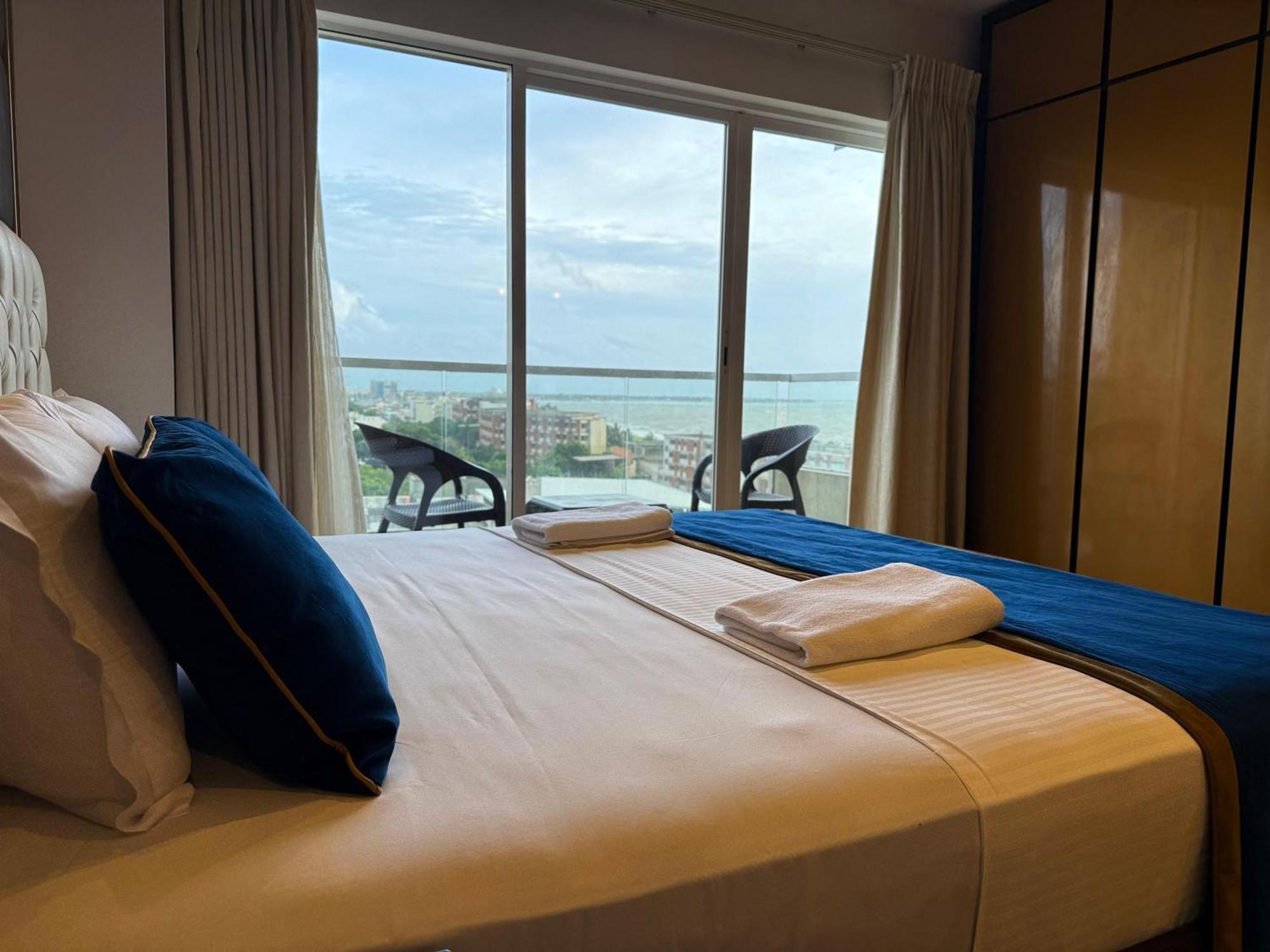 Ocean Breeze Negombo- Tidesend Luxury Beach Apartments Dış mekan fotoğraf